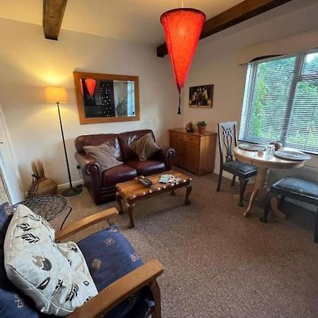 Cosy Private Accommodation In Corsham, Near Bath Eksteriør billede